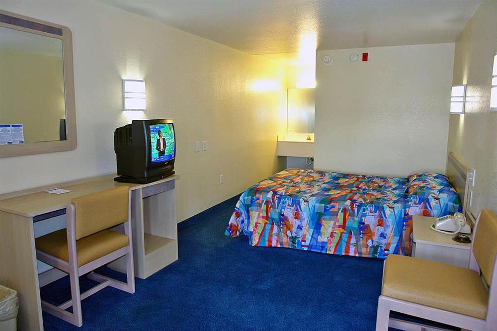 Hotel Travelodge By Wyndham / Philadelphia Airport 2*