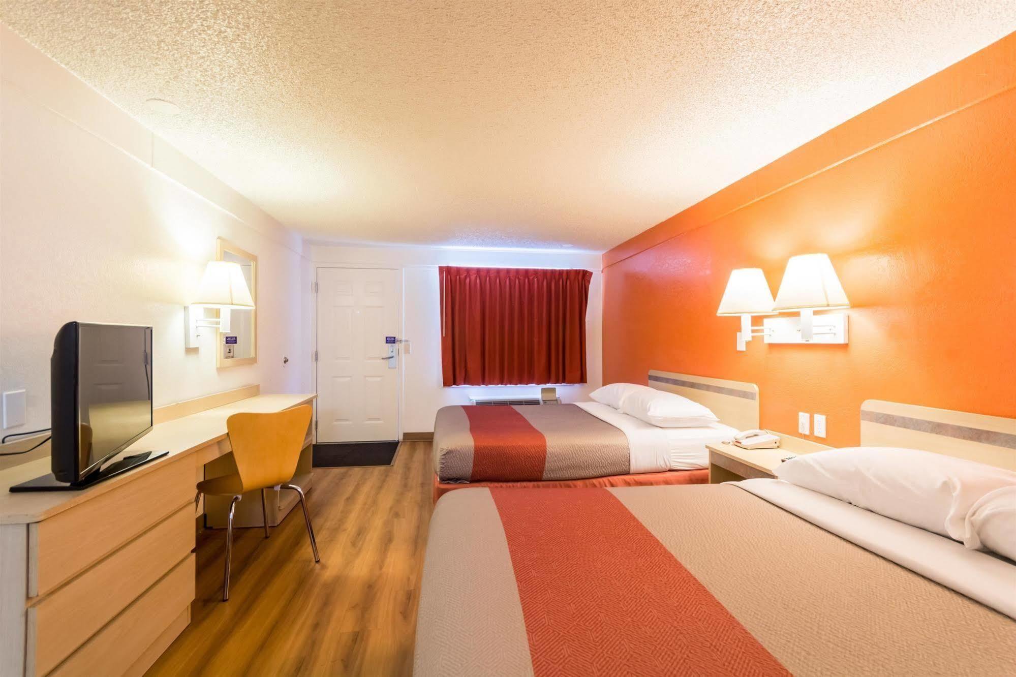 Hotel Travelodge By Wyndham / Philadelphia Airport 2*