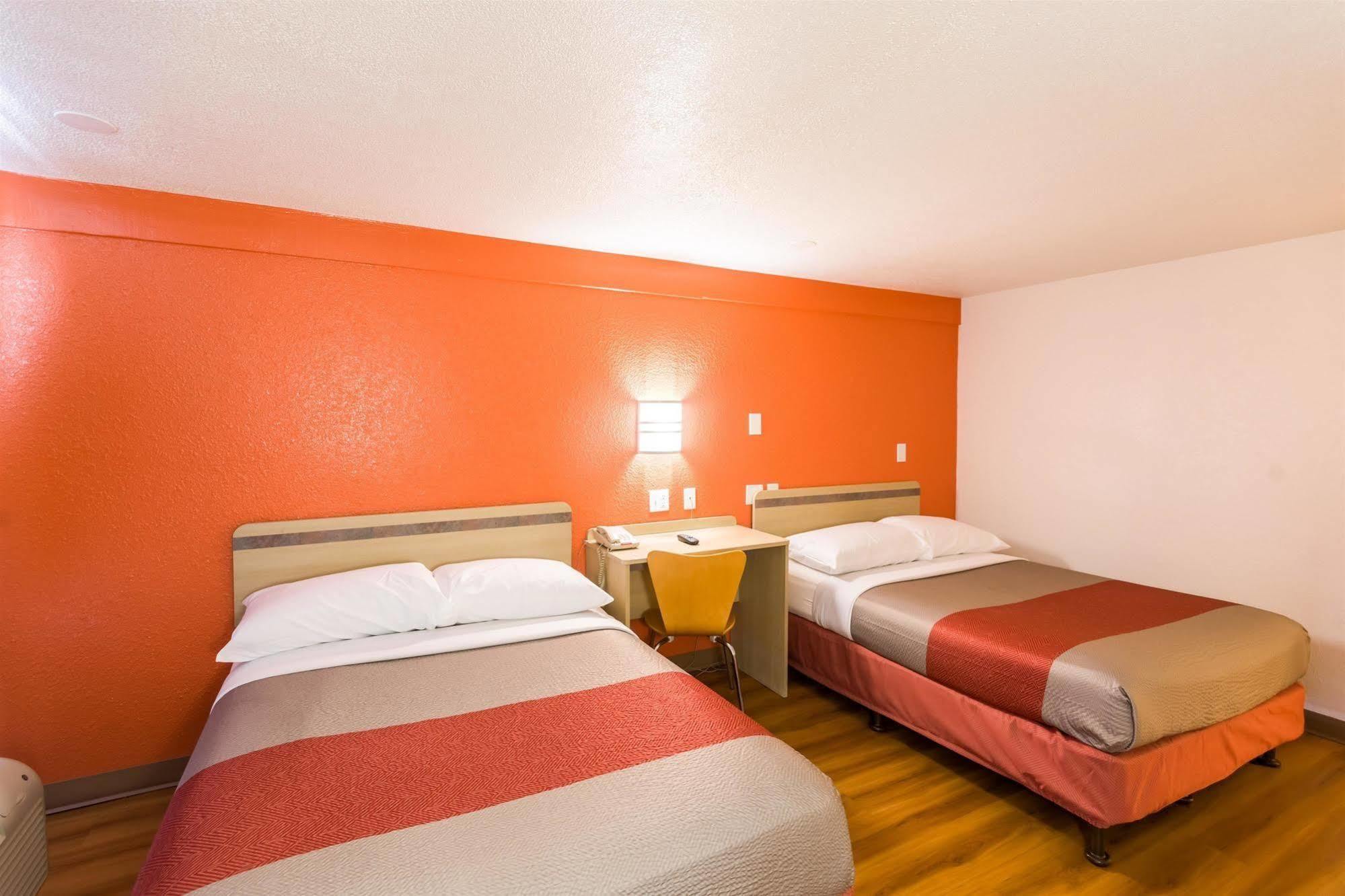 Hotel Travelodge By Wyndham / Philadelphia Airport 2*